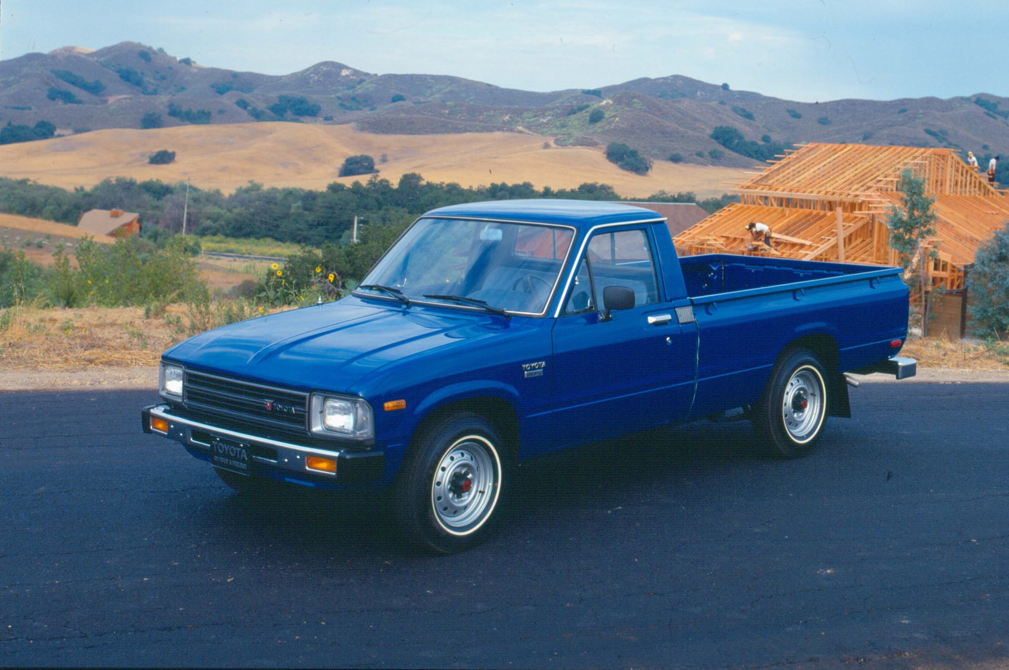 1984-Toyota-Pickup-front-three-quarter